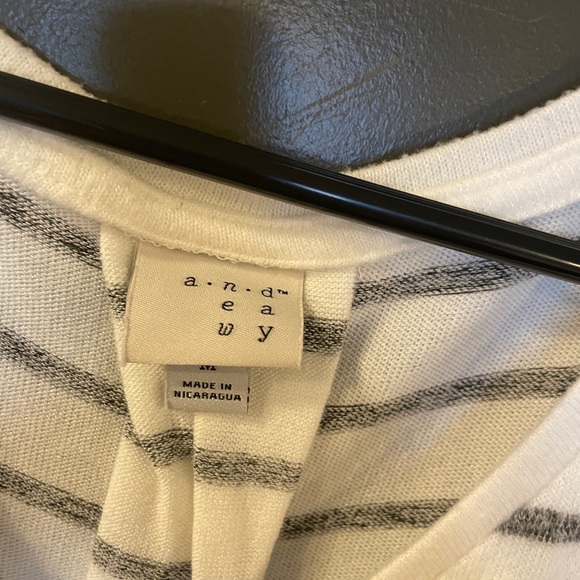 A New Day Gray & White Striped Long Sleeve Medium - Picture 4 of 4